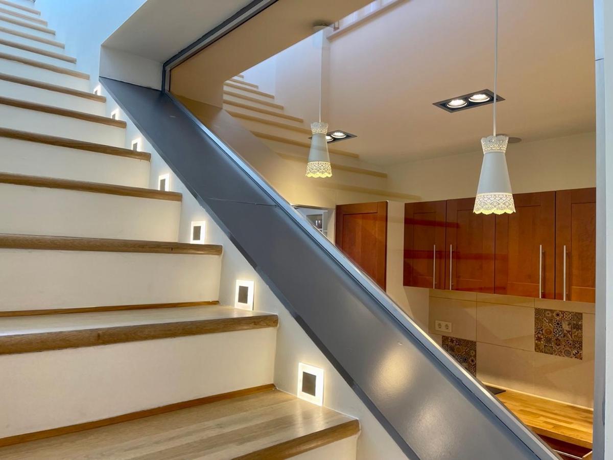 Penthouse W Private Rooftop And Free Parking Budapest Bagian luar foto
