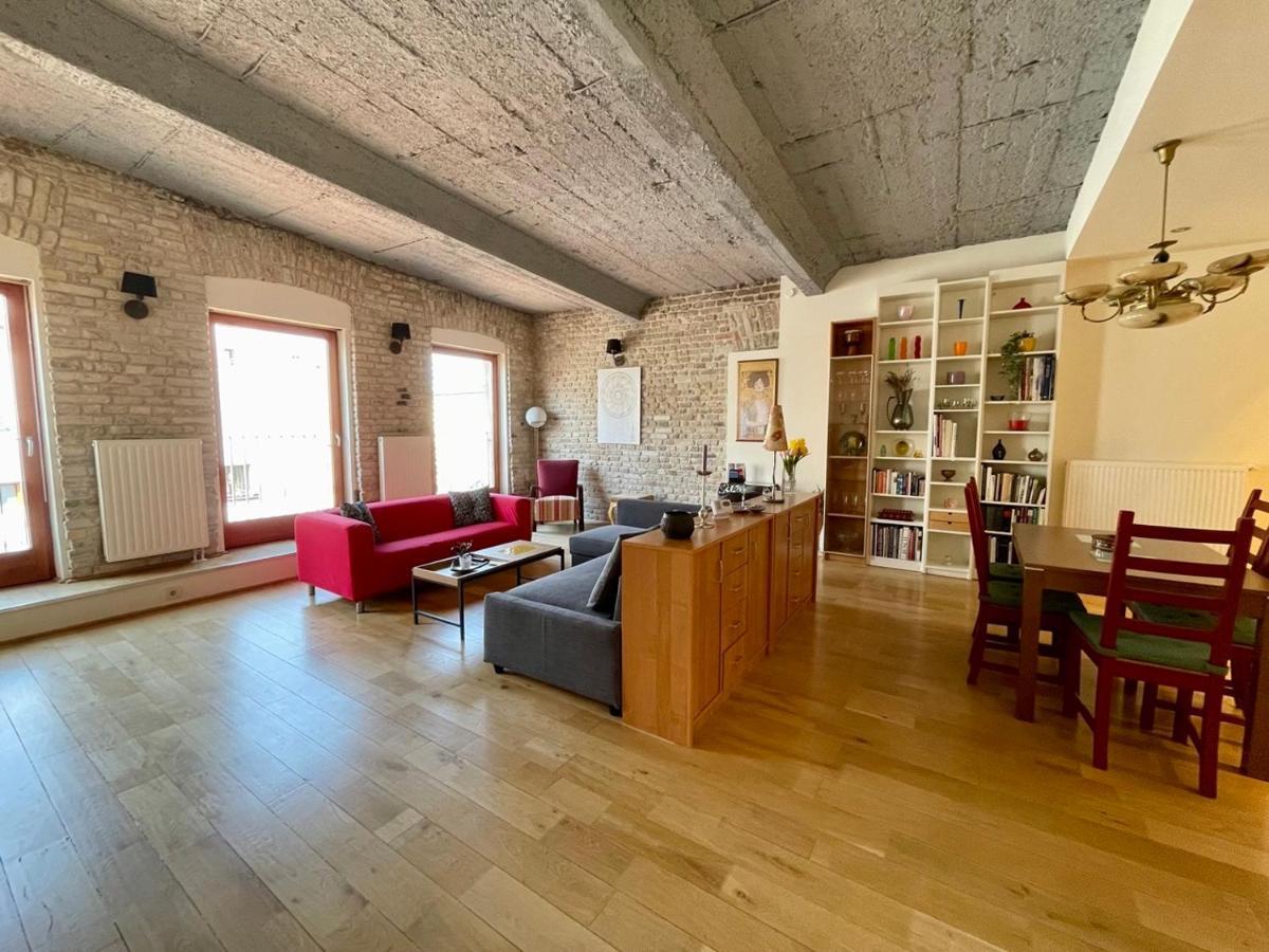 Penthouse W Private Rooftop And Free Parking Budapest Bagian luar foto