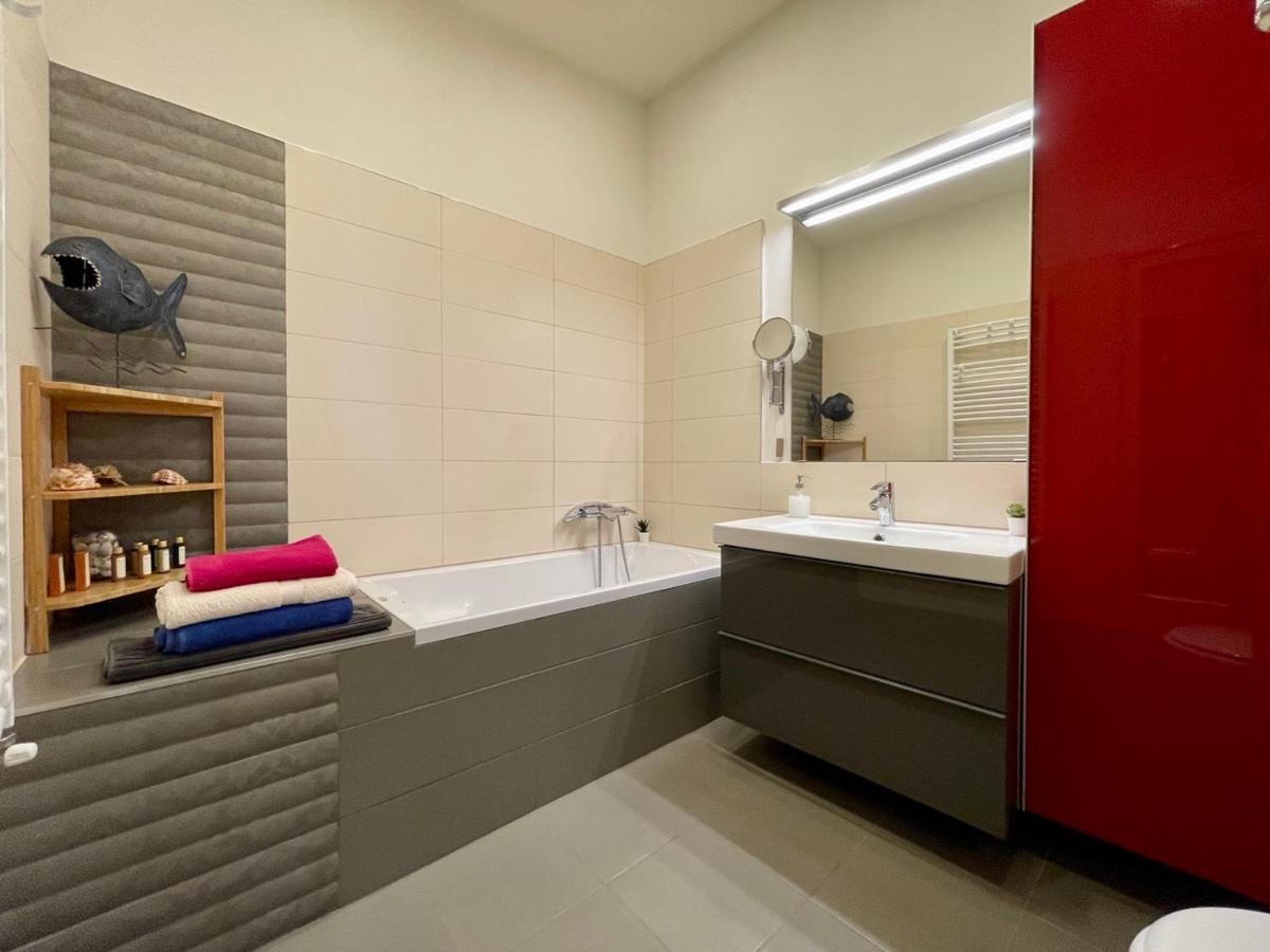 Penthouse W Private Rooftop And Free Parking Budapest Bagian luar foto