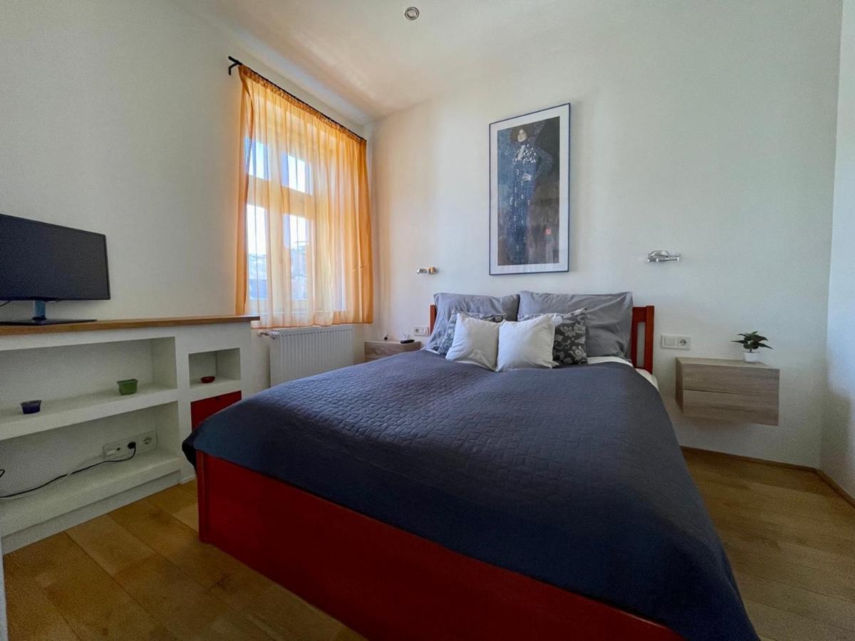 Penthouse W Private Rooftop And Free Parking Budapest Bagian luar foto