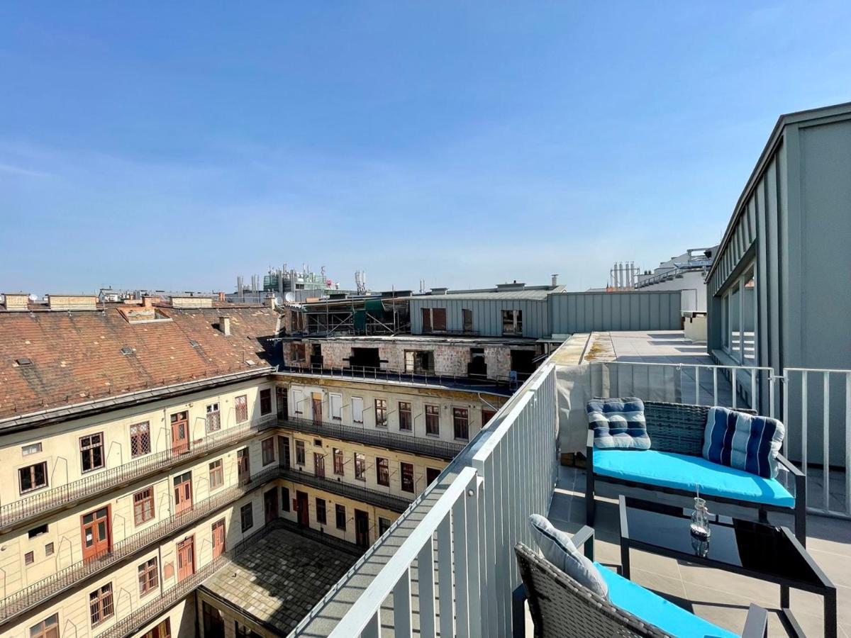 Penthouse W Private Rooftop And Free Parking Budapest Bagian luar foto